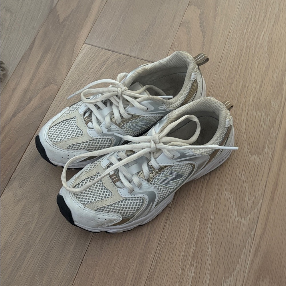 New Balance KIDS 530 Faux Leather & Mesh Sneakers In White/gold Size 2